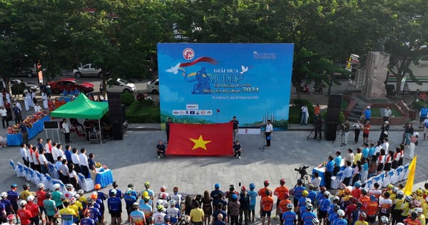 Opening of the "Peaceful Destination" cycling race in Quang Tri