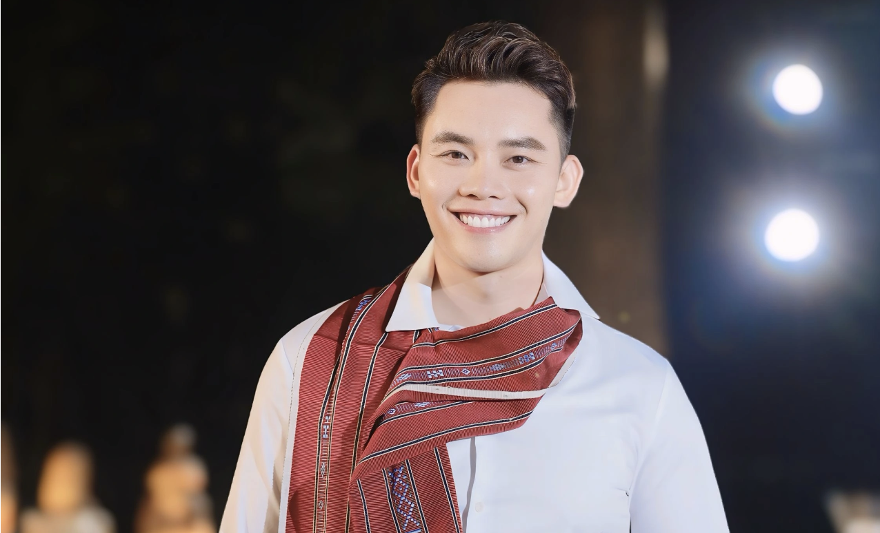 MC Mạnh Khang 'phải lòng' với vải thổ cẩm Tây nguyên