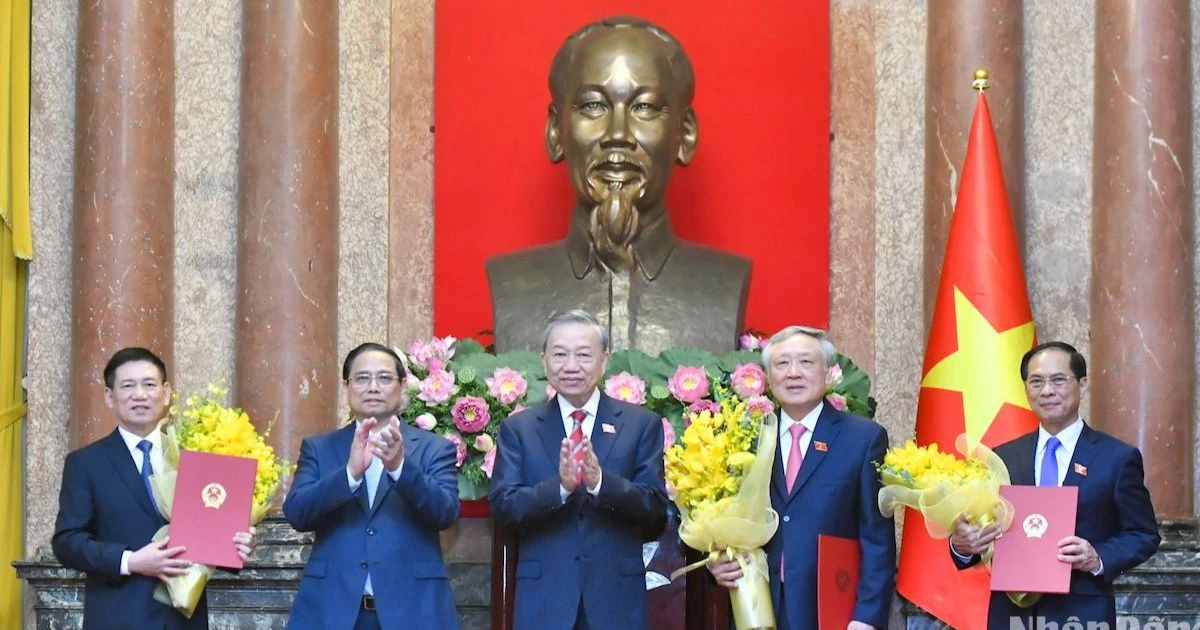 Tổng Bí thư, Chủ tịch nước Tô Lâm trao Quyết định bổ nhiệm các Phó Thủ tướng và Bộ trưởng