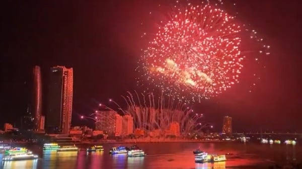 Régalez vos yeux avec la « fête » des feux d'artifice de Chine et de Finlande au Festival international des feux d'artifice de Da Nang