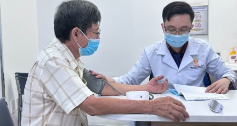 Discussion sur la coopération dans la production de vaccins au Vietnam