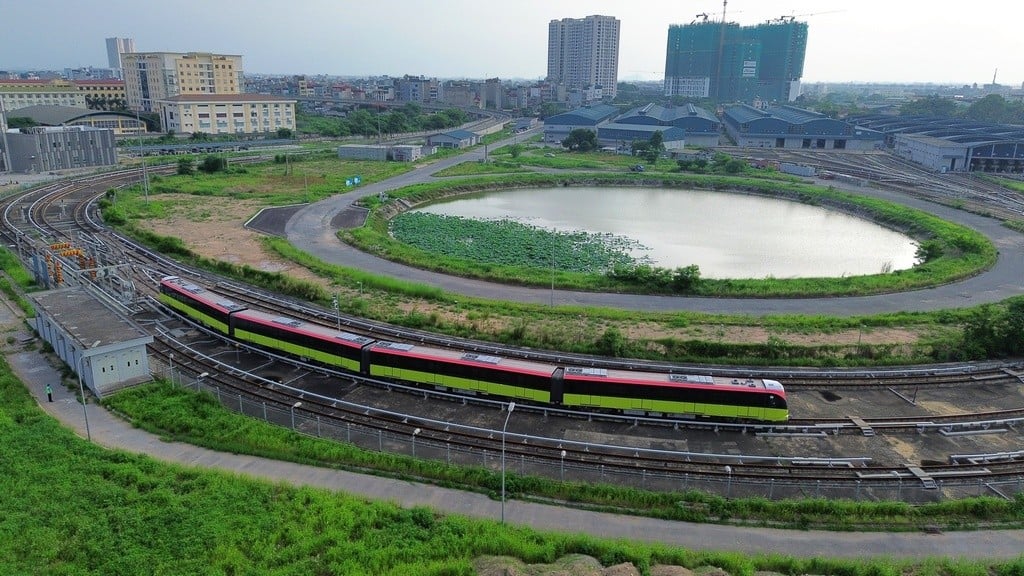 10 Züge auf der Strecke Nhon – Bahnhof Hanoi sind nach vielen Jahren des Wartens fahrbereit. Foto 5