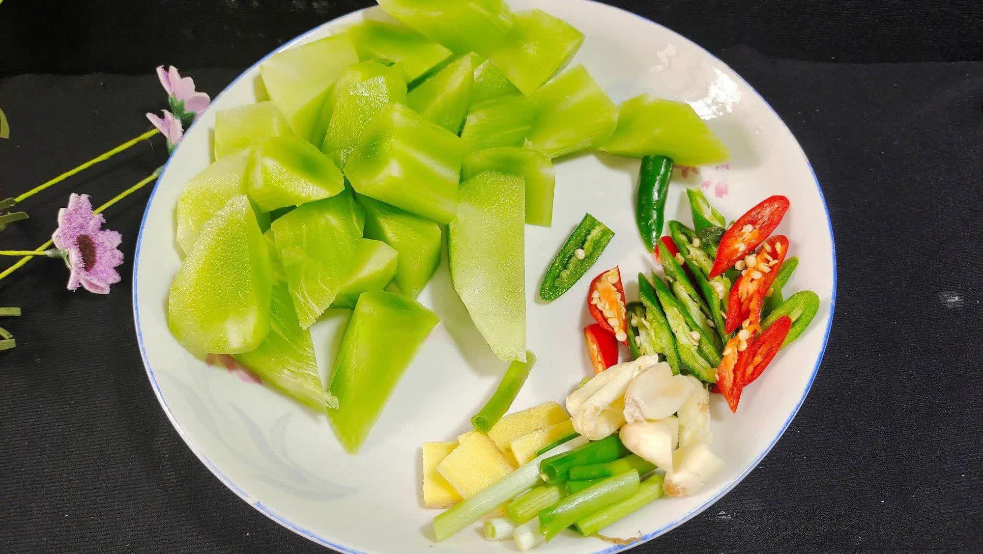 Thịt gà nấu cùng rau này cực nhanh, ăn ngon lại tăng cường miễn dịch - Ảnh 4.