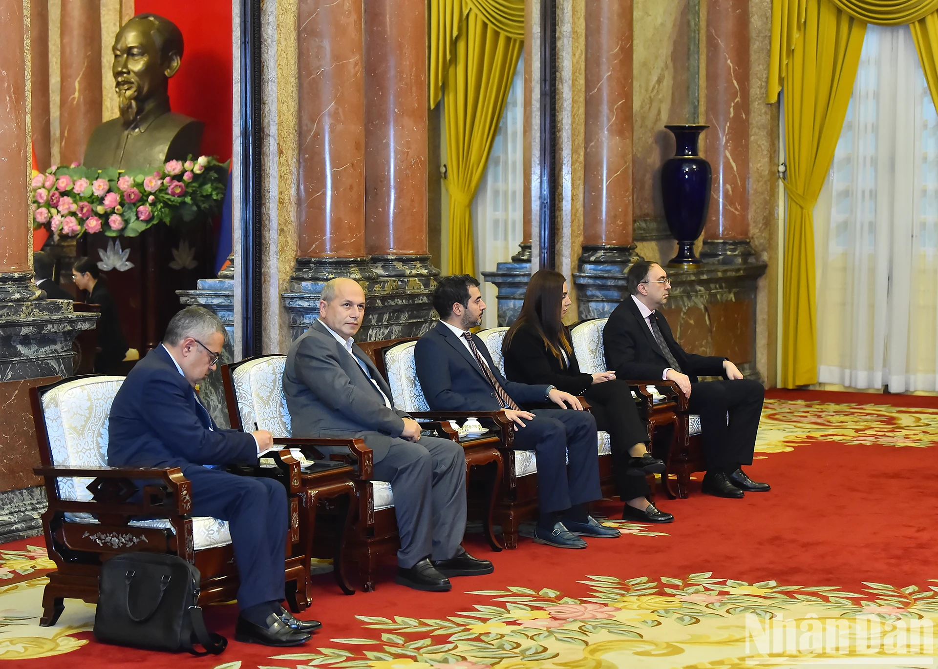 [ภาพถ่าย] ประธานาธิบดีเลือง เกวง ต้อนรับประธานรัฐสภาแห่งสาธารณรัฐอาร์เมเนีย อเลน ซิโมนยาน ภาพที่ 7