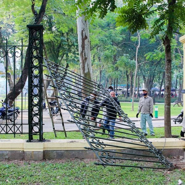 Supprimer les 1 700 mètres de clôture du parc Thong Nhat