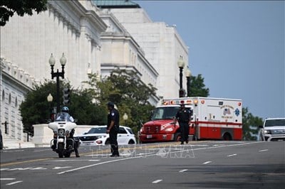 US: Senate building blockade