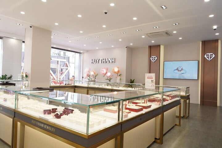 Huy Thanh Jewelry affirms international standard jewelry brand - 1