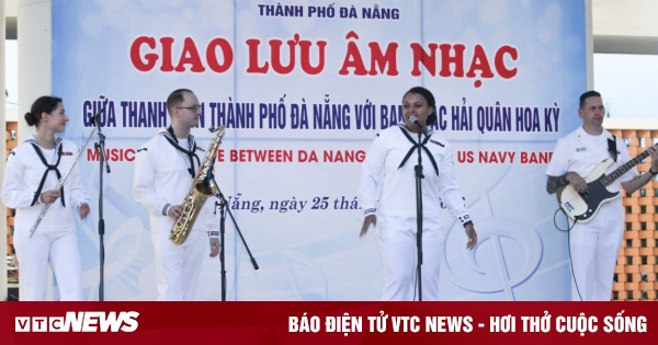 US Navy Band 'Go All Out' with Da Nang Youth