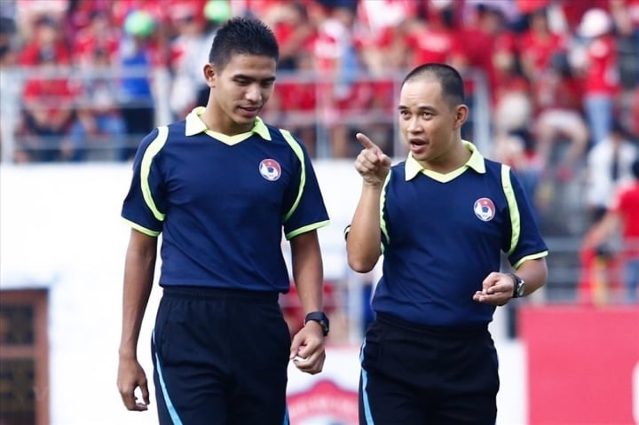 Why did VPF rush to invite foreign referees right from the first leg of V-League 2023? - 1