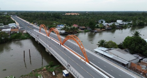 เปิดตัวสะพาน 2 แห่ง มูลค่า 358,000 ล้านดอง 2,938 พันล้านดองสำหรับโครงสร้างพื้นฐานของเขตอุตสาหกรรมฟุงเฮียป