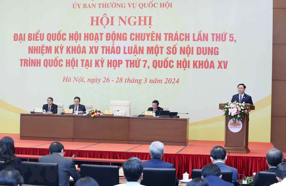 Le président de l'Assemblée nationale, Vuong Dinh Hue, a prononcé le discours d'ouverture de la conférence. (Photo : Nhan Sang/VNA)