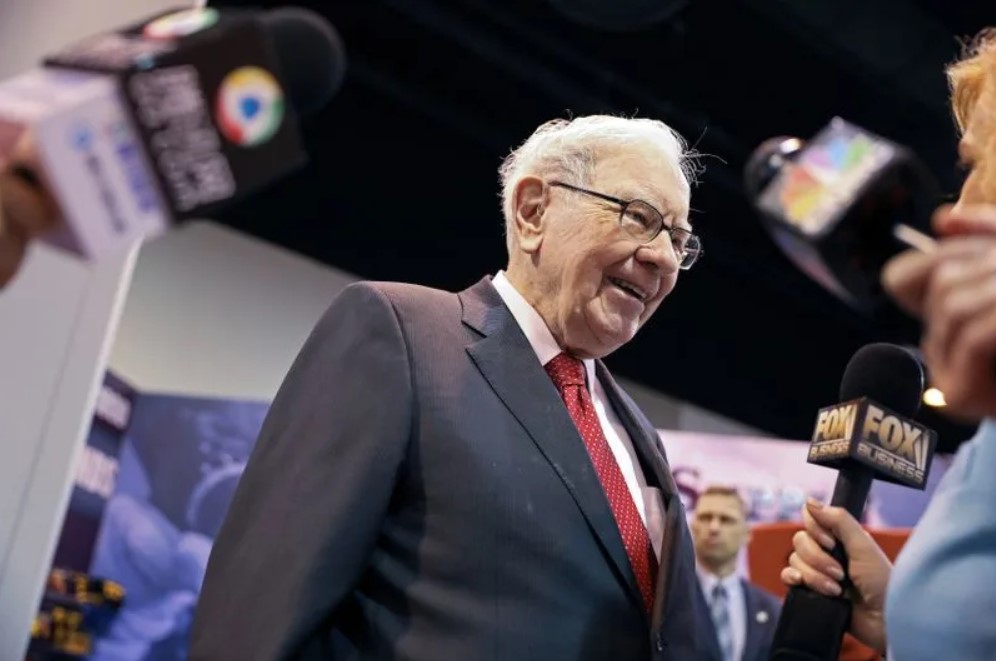 Welt - Milliardär Warren Buffett pumpt Geld in eine Reihe japanischer Unternehmen