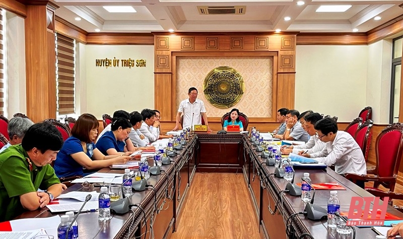 Approving the draft Report on the inspection of the leadership and direction of the implementation of Resolution No. 25-NQ/TW of the Party Central Committee (11th tenure) for the Standing Committee of Trieu Son District Party Committee