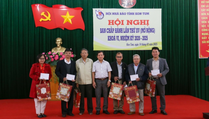 Kon Tum Provincial Journalists Association continues to affirm its role in gathering and uniting members