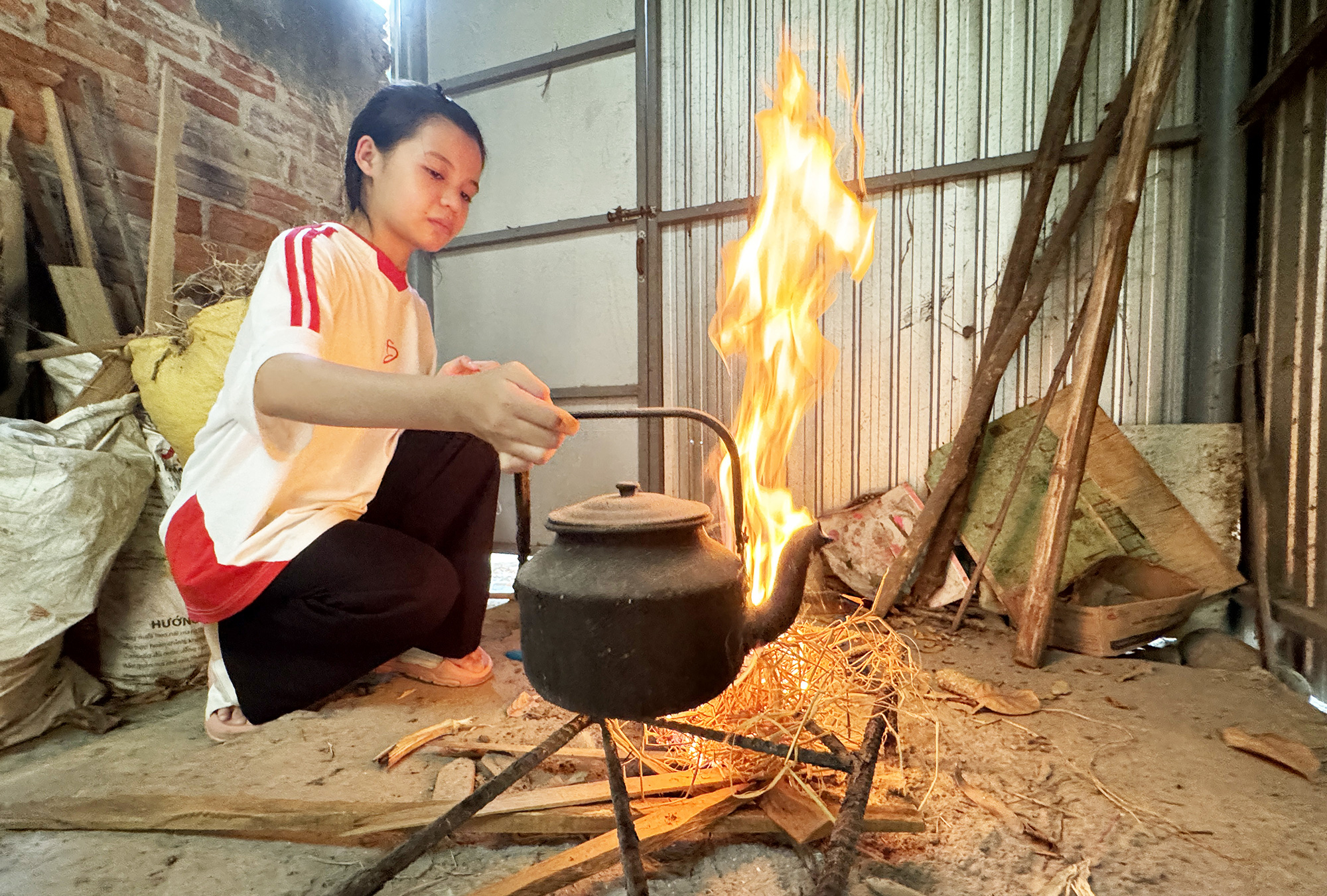 Vào đại học sau 5 năm lủi thủi trong căn nhà vắng cha mẹ - Ảnh 1.