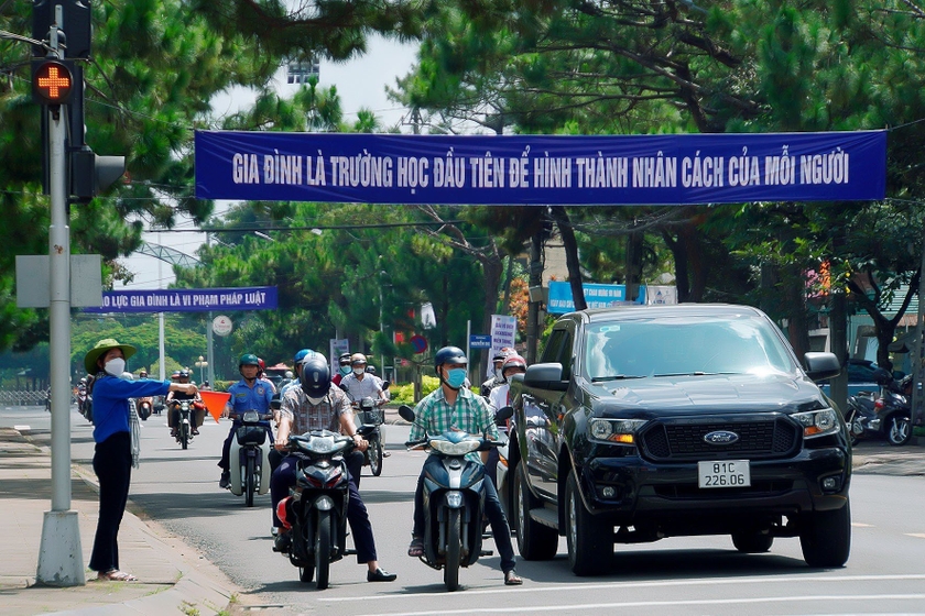 ผู้สมัครกว่า 14,000 คนในจังหวัดซาลายเข้าสอบรับปริญญามัธยมศึกษาตอนปลายประจำปี 2023 อย่างเป็นทางการแล้ว ภาพถ่าย 2