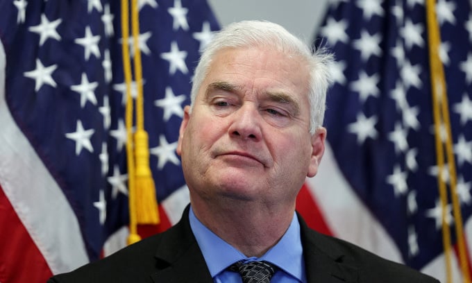 Nghị sĩ Tom Emmer tại buổi họp báo ở Washington ngày 26/4. Ảnh: Reuters