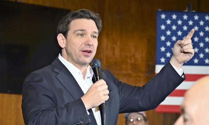 Le gouverneur de Floride Ron DeSantis lors d'un événement de campagne à Ames, dans l'Iowa, le 11 janvier. Photo : AFP