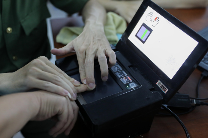 People come to make chip-embedded citizen identification cards in Thu Duc City, March 2021. Photo: Quynh Tran