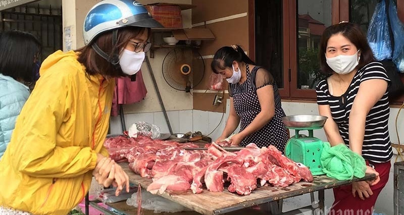 Los precios del cerdo aumentan antes del Tet, la carne importada cuesta solo 56.000 VND/kg