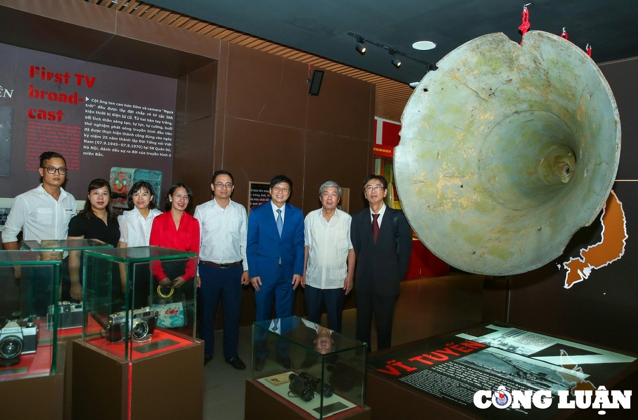 Vietnam National Museum of Art receives artifacts from Japanese professor Shunsuke Murakami, photo 8