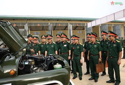 El Estado Mayor del Ejército Popular de Vietnam lanzó el concurso "Buen Auto".