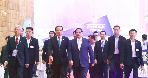 El primer ministro Pham Minh Chinh asiste al Foro Económico de Ciudad Ho Chi Minh