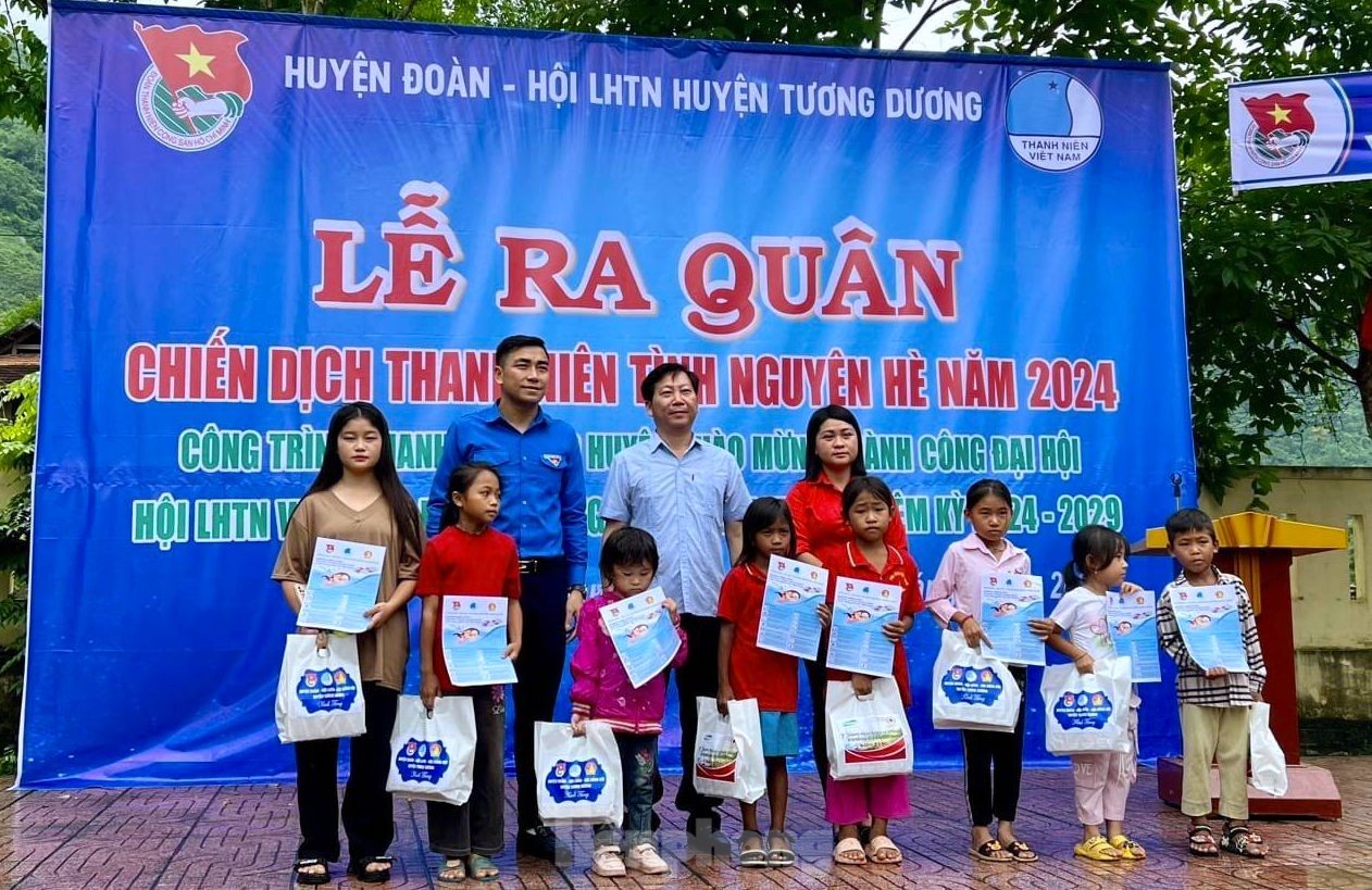 Des chiffres et des images impressionnants de jeunes de Nghe An lançant la campagne de bénévolat d'été, photo 2