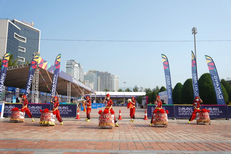 Inauguración del 11º Maratón Internacional Da Nang 2024 foto 1