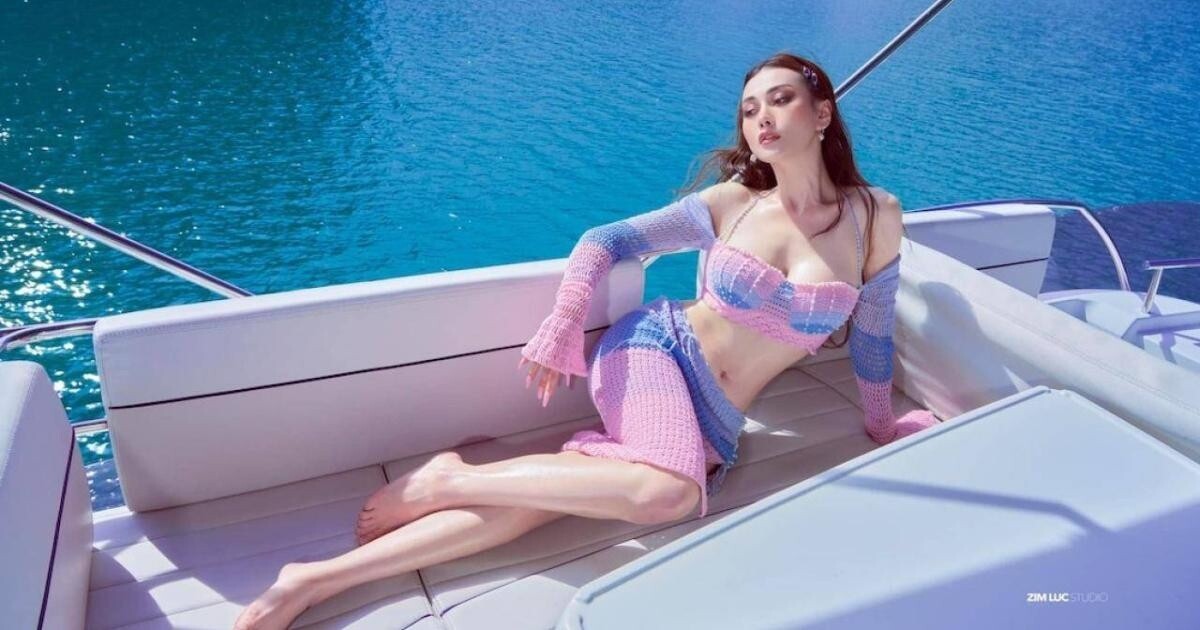 Phương Oanh diện bikini bốc lửa trên du thuyền sau kết hôn với Shark Bình