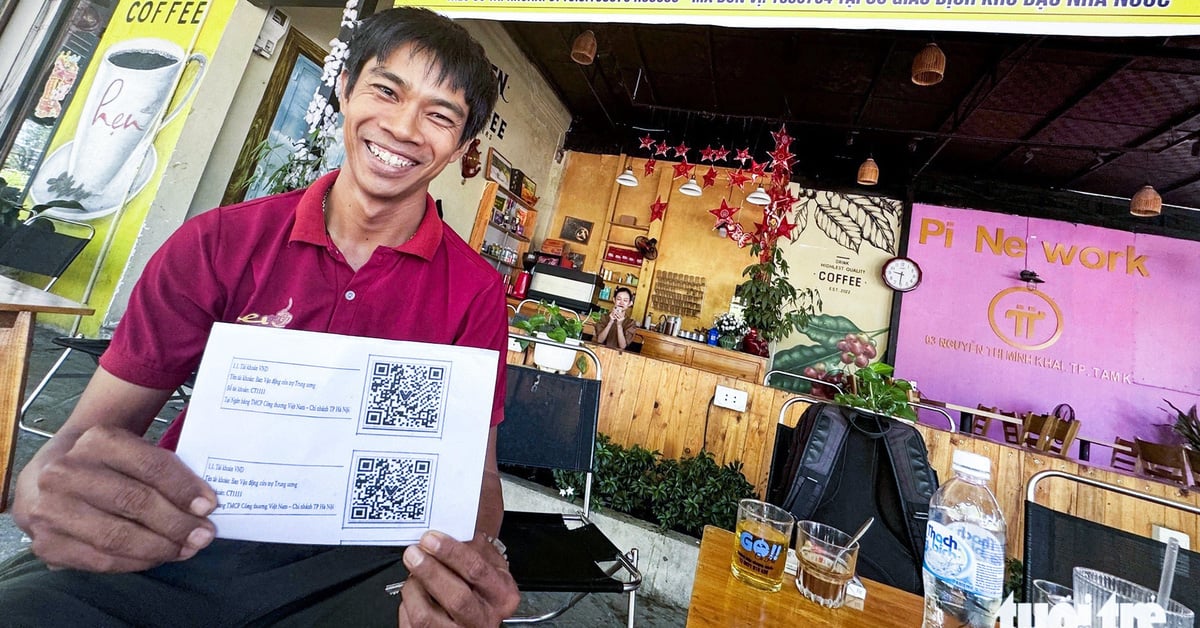 Clientes que toman café, el propietario no acepta dinero, por favor transfiéralo directamente para ayudar a las personas del Norte que sufrieron daños por las inundaciones.