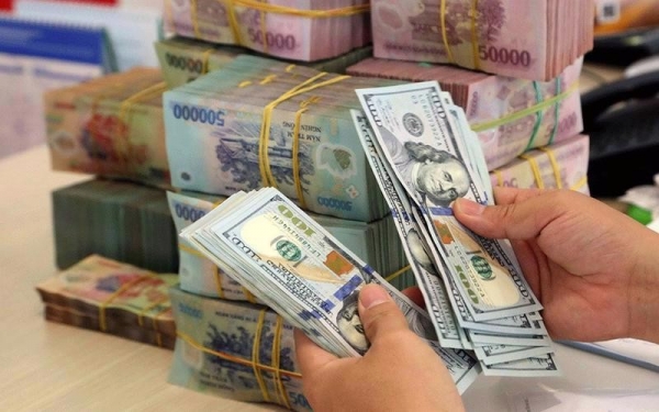 Đồng USD giảm do vàng đạt mức kỷ lục