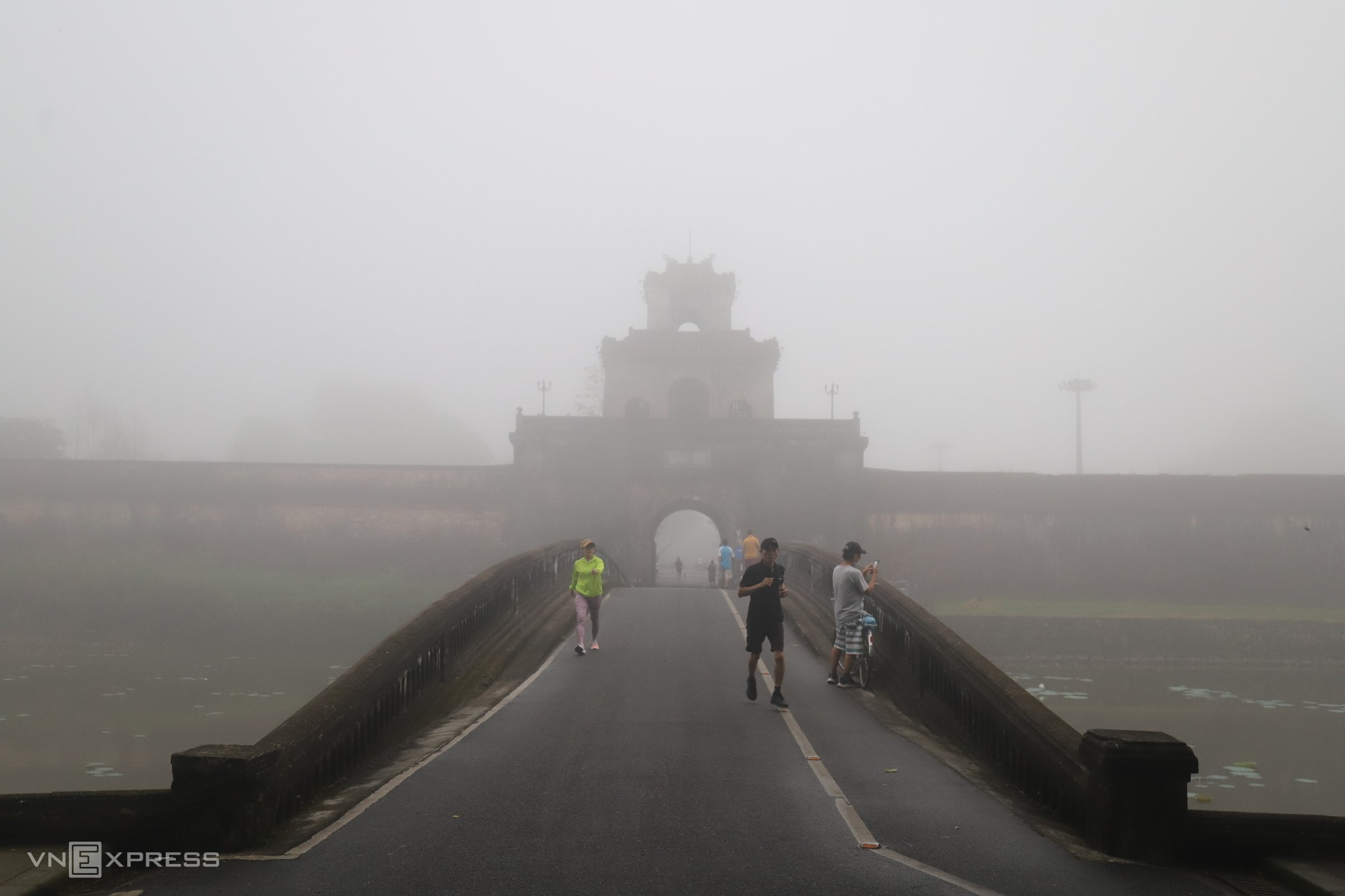 La niebla cubre Hue