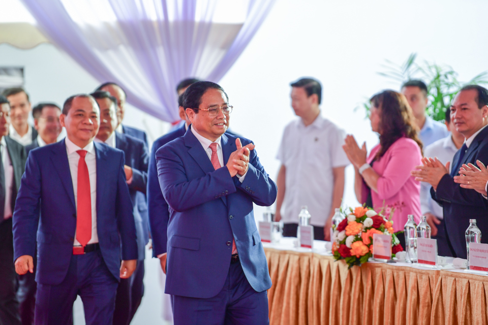 Le Premier ministre Pham Minh Chinh assiste à la cérémonie d'inauguration du projet de Centre national des expositions et des foires dans le district de Dong Anh, à Hanoï - Photo : VGP/Nhat Bac