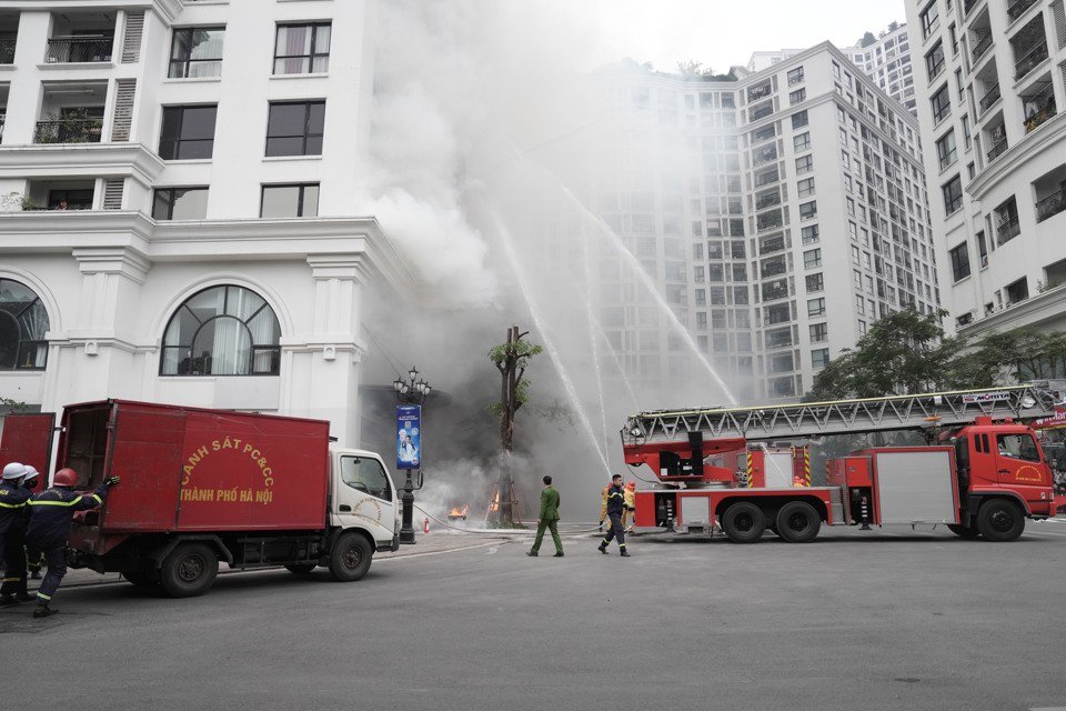 UBND quận Thanh Xuân tổ chức diễn tập phương án chữa cháy và cứu nạn, cứu hộ, huy động nhiều lực lượng tham gia tại Khu đô thị Royal City