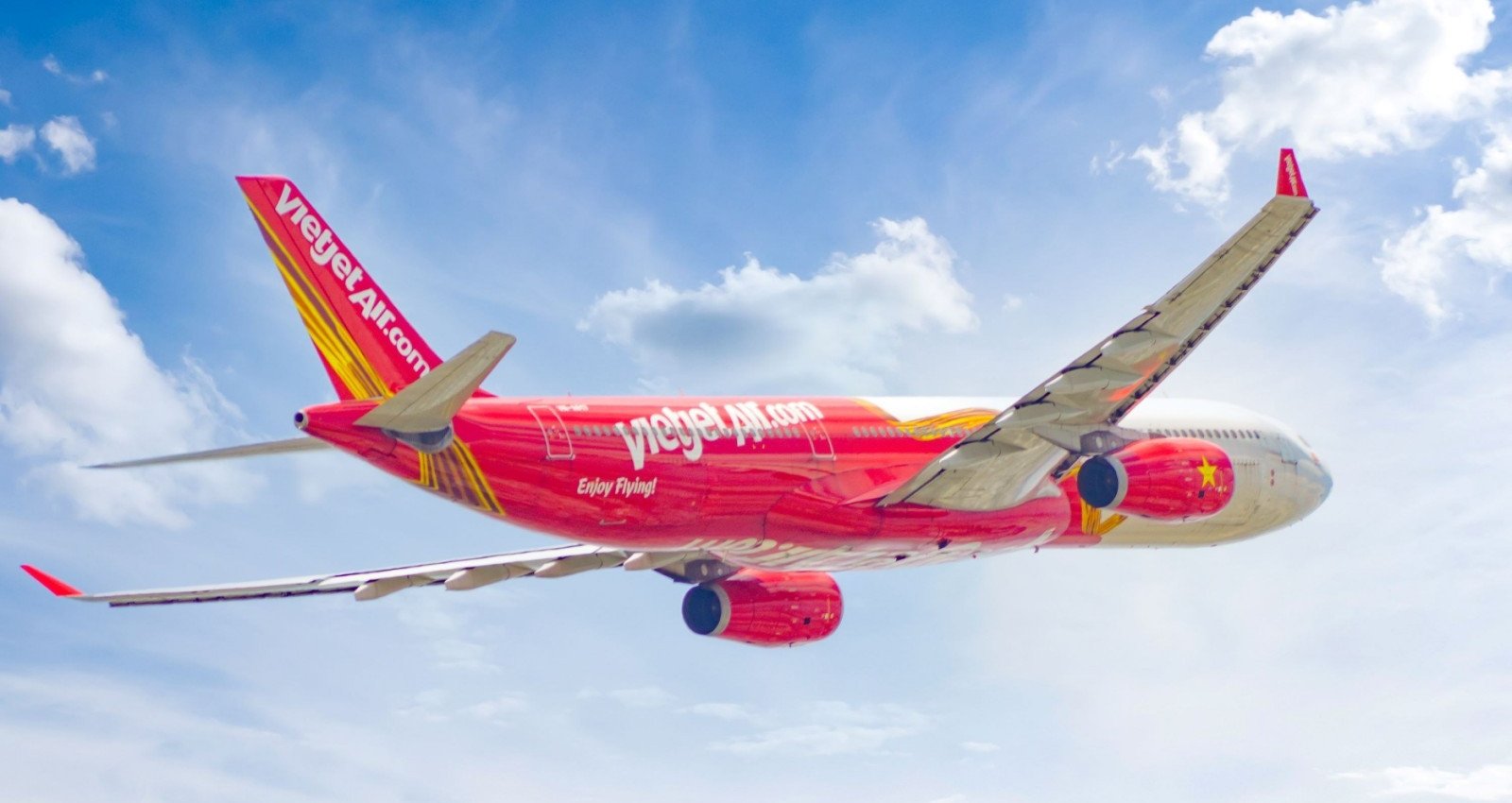 Vietjet lọt top 50 công ty niêm yết tốt nhất Việt Nam của Forbes