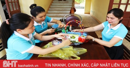 Phụ nữ Hương Sơn “biến” rác thải thành sản phẩm hữu ích