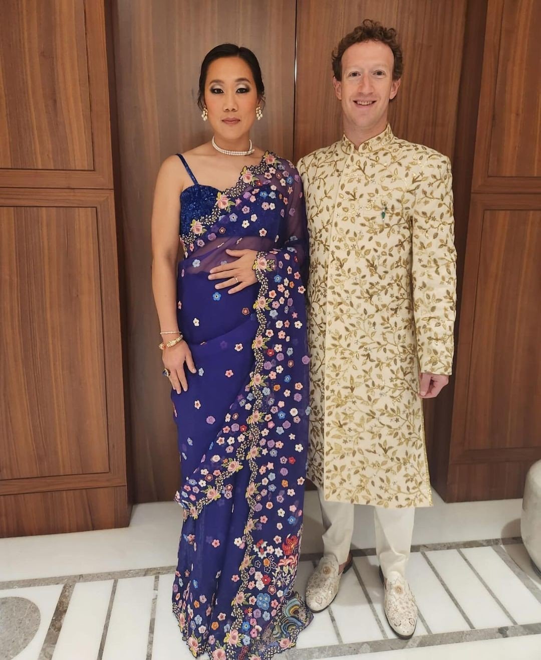 Le patron de Facebook, Mark Zuckerberg, et sa femme attirent l'attention lors de leur mariage à 120 millions de dollars