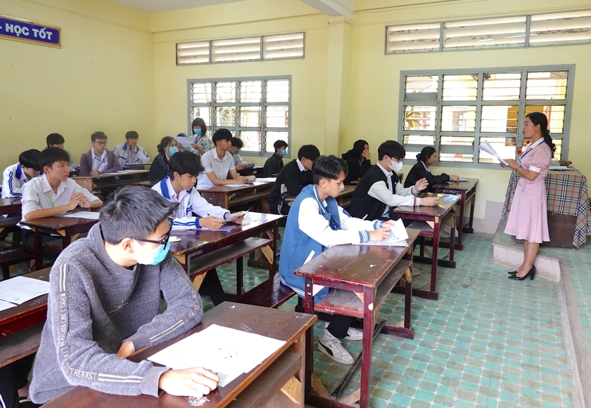 Gia Lai: 121 candidatos ausentes el día del estudio de las normas del examen de graduación de la escuela secundaria foto 2