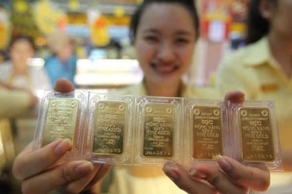 SJC gold price falls to 80 million VND/tael, investors lose another million