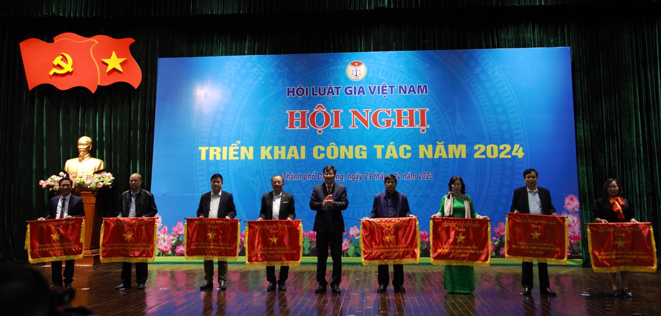 Evento - La Asociación de Abogados de Vietnam celebró una conferencia para implementar el trabajo en 2024 (Imagen 9).