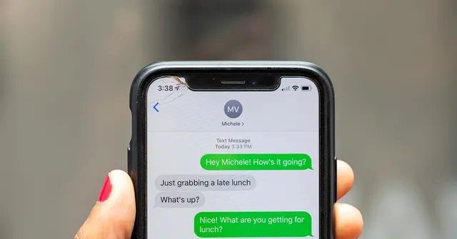 جوجل تريد "استعارة يد" المدير لإجبار Apple على فتح iMessage