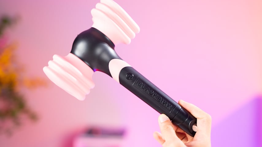 blackpink v2 lightstick on hand picture 2