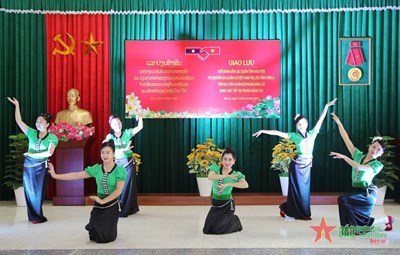 សឺនឡា៖ ជួបសំណេះសំណាលជាមួយនិស្សិតកងទ័ពប្រជាជនឡាវដែលកំពុងសិក្សាភាសាវៀតណាមនៅកងពលលេខ៧៥៤