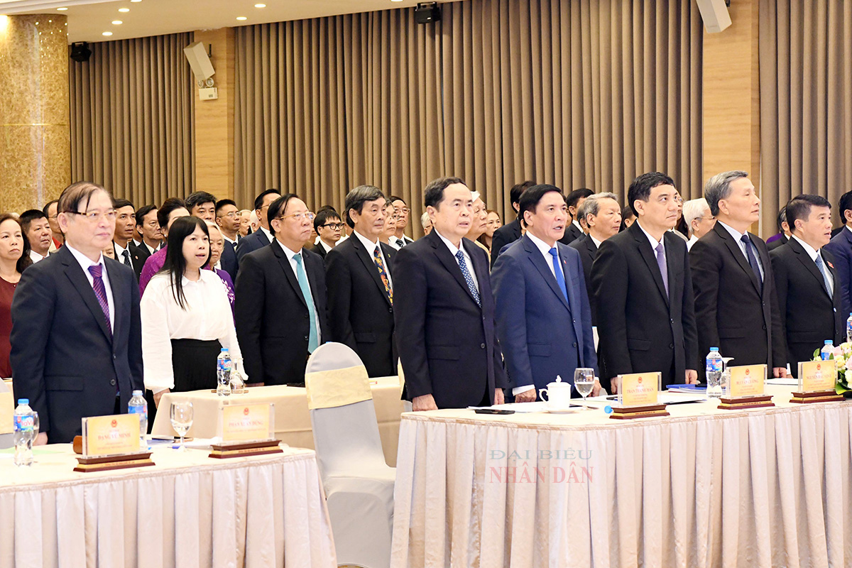 El presidente de la Asamblea Nacional, Tran Thanh Man, asiste a la ceremonia para honrar a los intelectuales científicos y tecnológicos destacados en 2024 -1