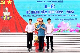 Hung Vuong High School for the Gifted: Closing ceremony of the 2022-2023 school year