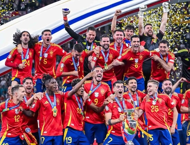 Mit dem Gewinn der EURO 2024 stellte die spanische Mannschaft viele „beängstigende“ Rekorde auf. Foto 1