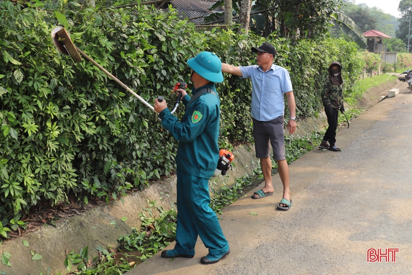 Dorfvorsteher in Ha Tinh gibt den Menschen „Vorschuss“ für den Bau neuer ländlicher Gebiete