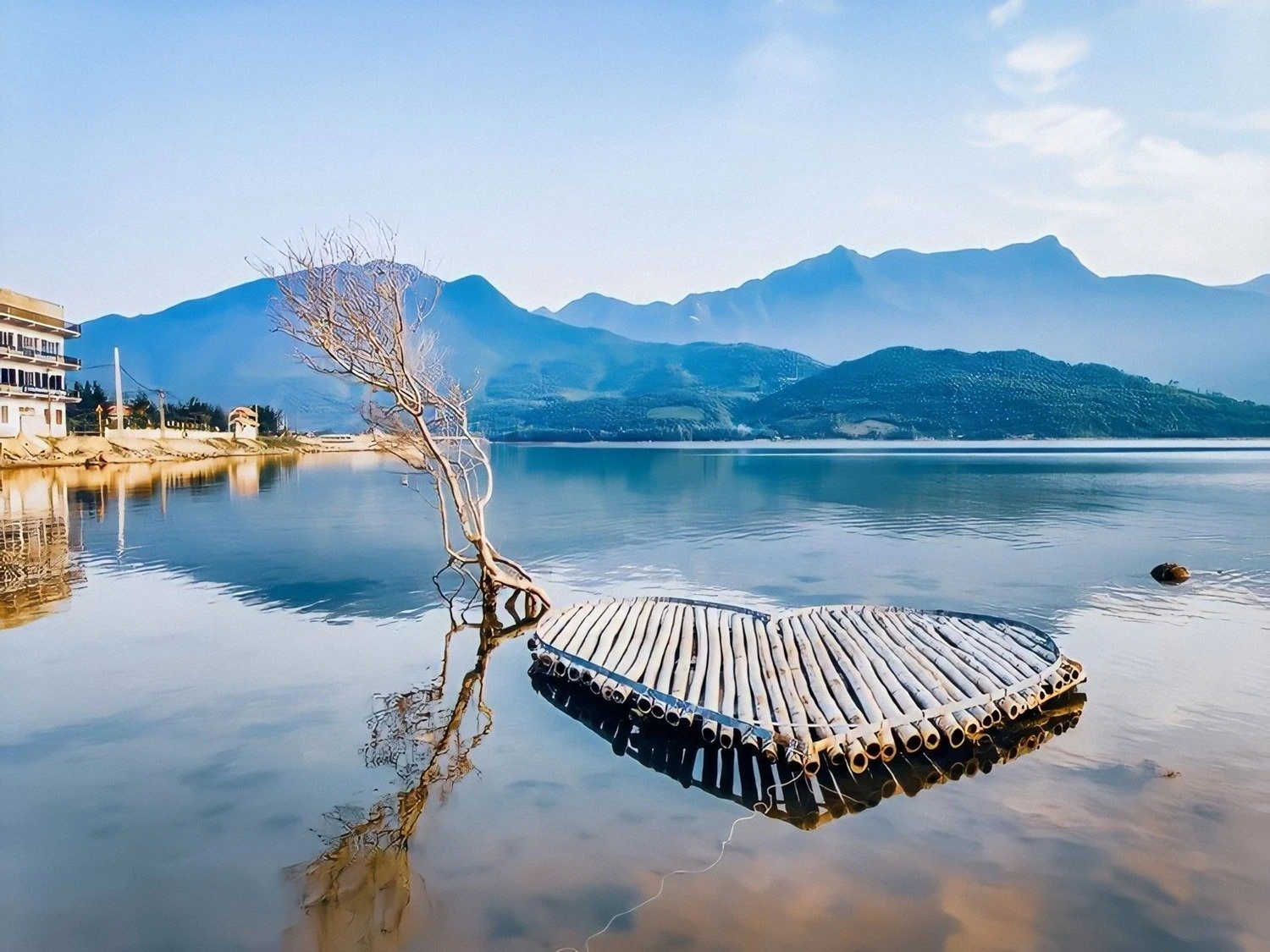 The ancient capital of Hue is beautiful and charming, suitable for spring travel at the beginning of the year.