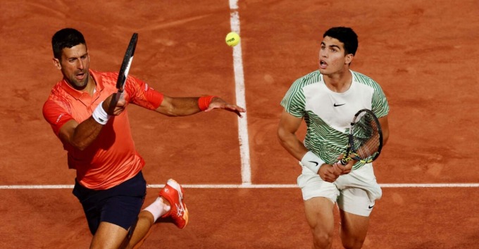 Djokovic (à gauche) et Alcaraz sont considérés comme les joueurs de tennis les plus forts du monde aujourd'hui. Photo : AP